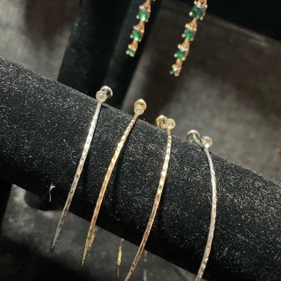 Elegant Green and Gold Jewelry Set - Picture 2 of 8